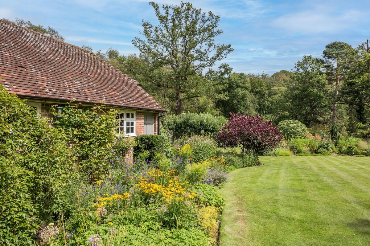 house for sale in Bunch Lane, Haslemere, Surrey, GU27 HSM012109947