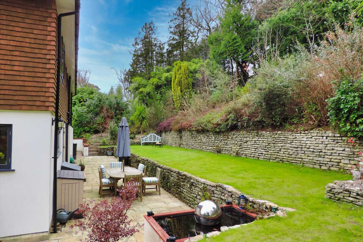 house for sale in Midhurst Road, Haslemere, Surrey, GU27 HSM012116775