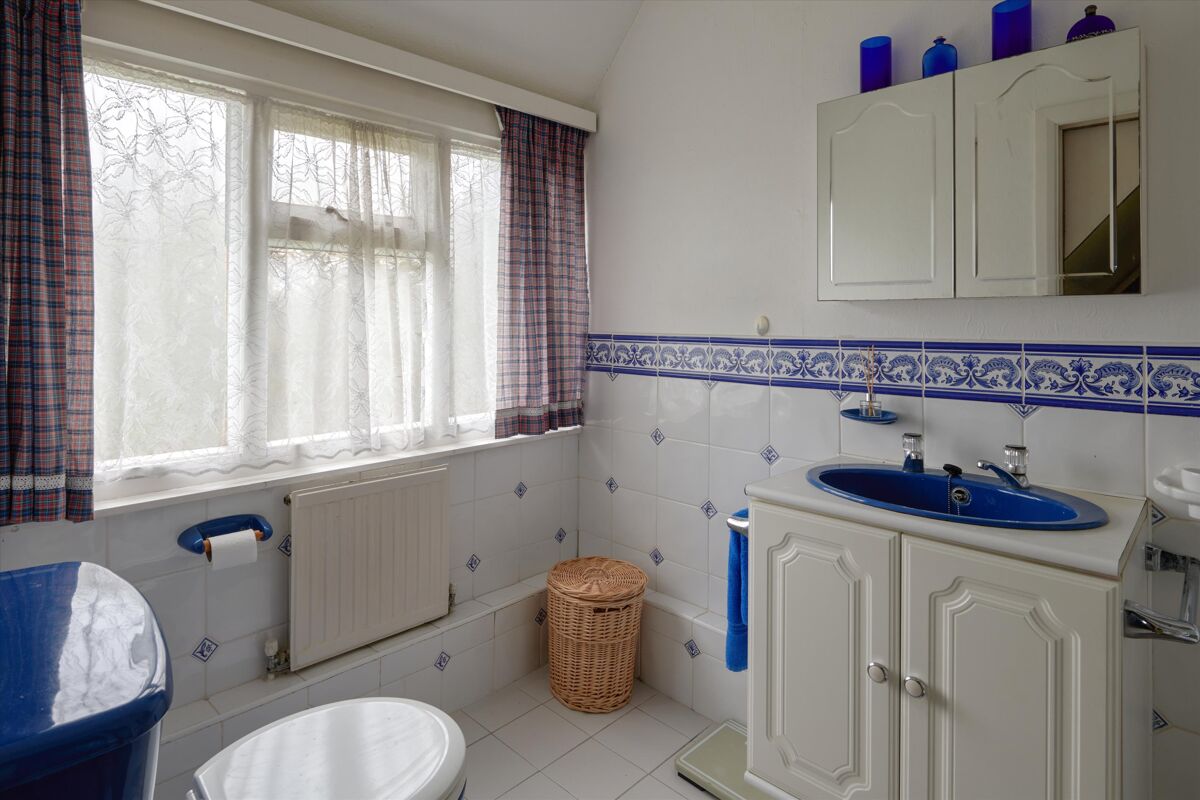 house for sale in Farnham Lane, Haslemere, Surrey, GU27 HSM012133758