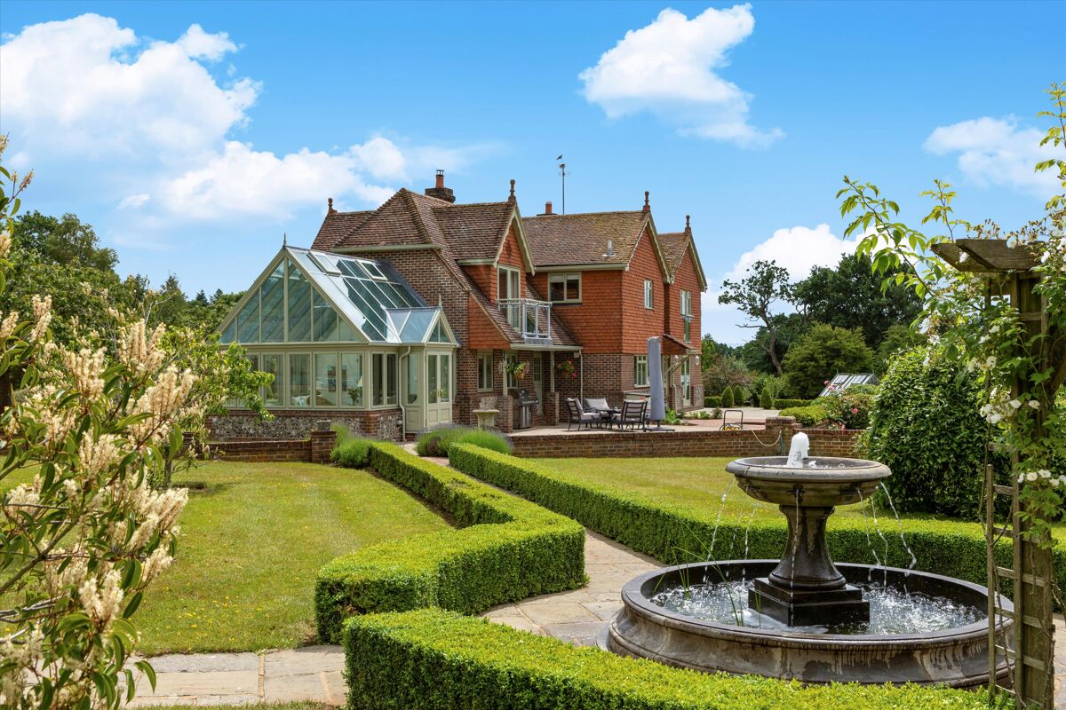 house for sale in Midhurst Road, Petersfield, Hampshire, GU31