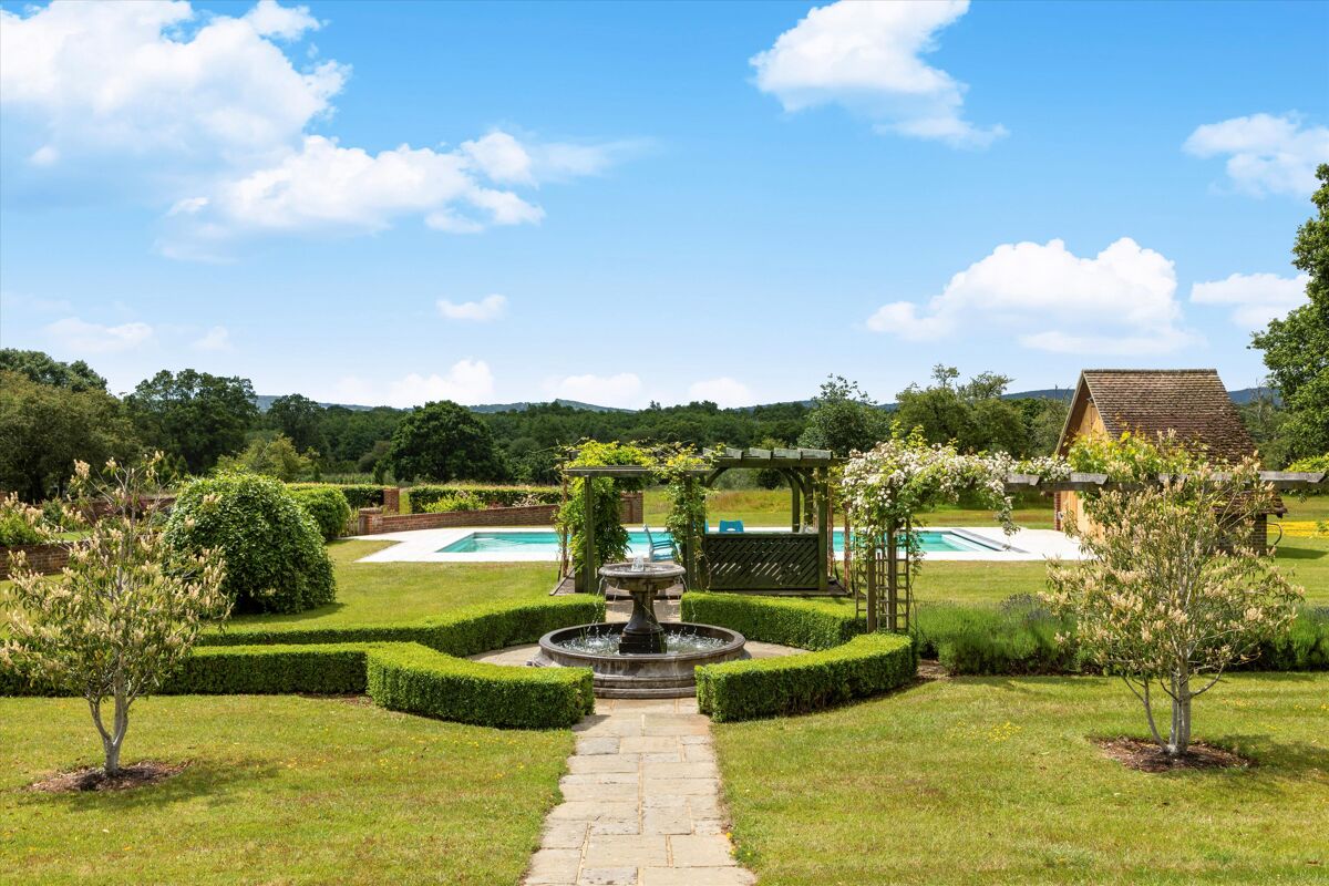 house for sale in Midhurst Road, Petersfield, Hampshire, GU31