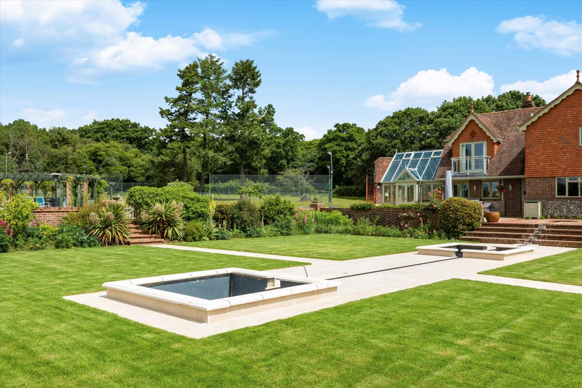 house for sale in Midhurst Road, Petersfield, Hampshire, GU31