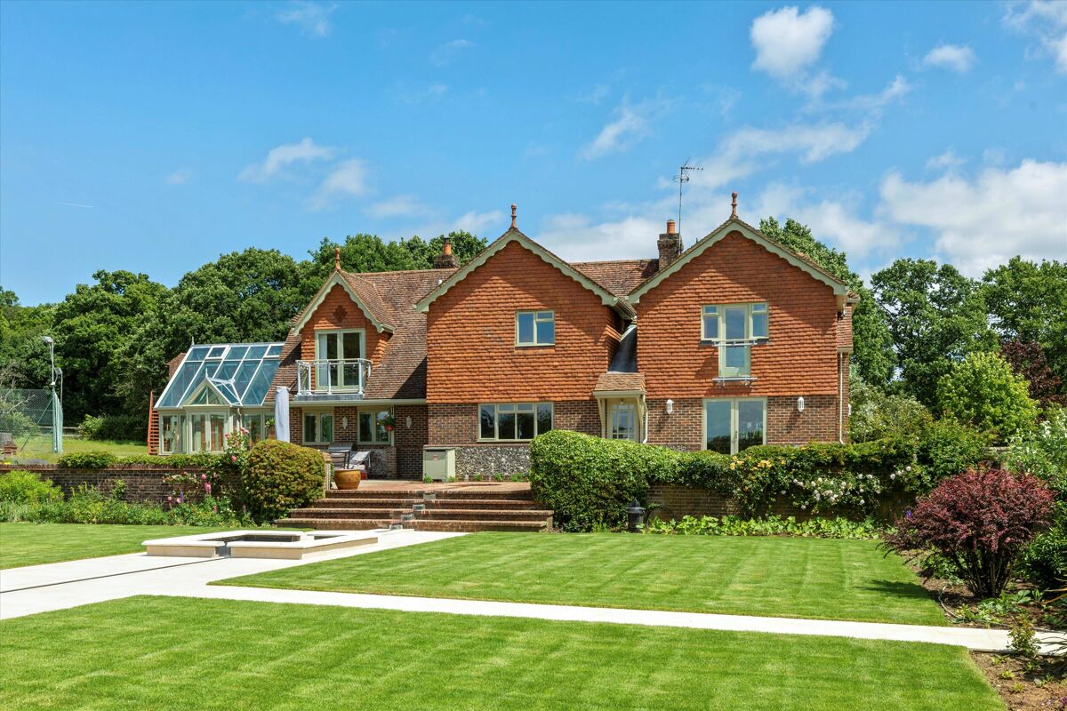 house for sale in Midhurst Road, Petersfield, Hampshire, GU31