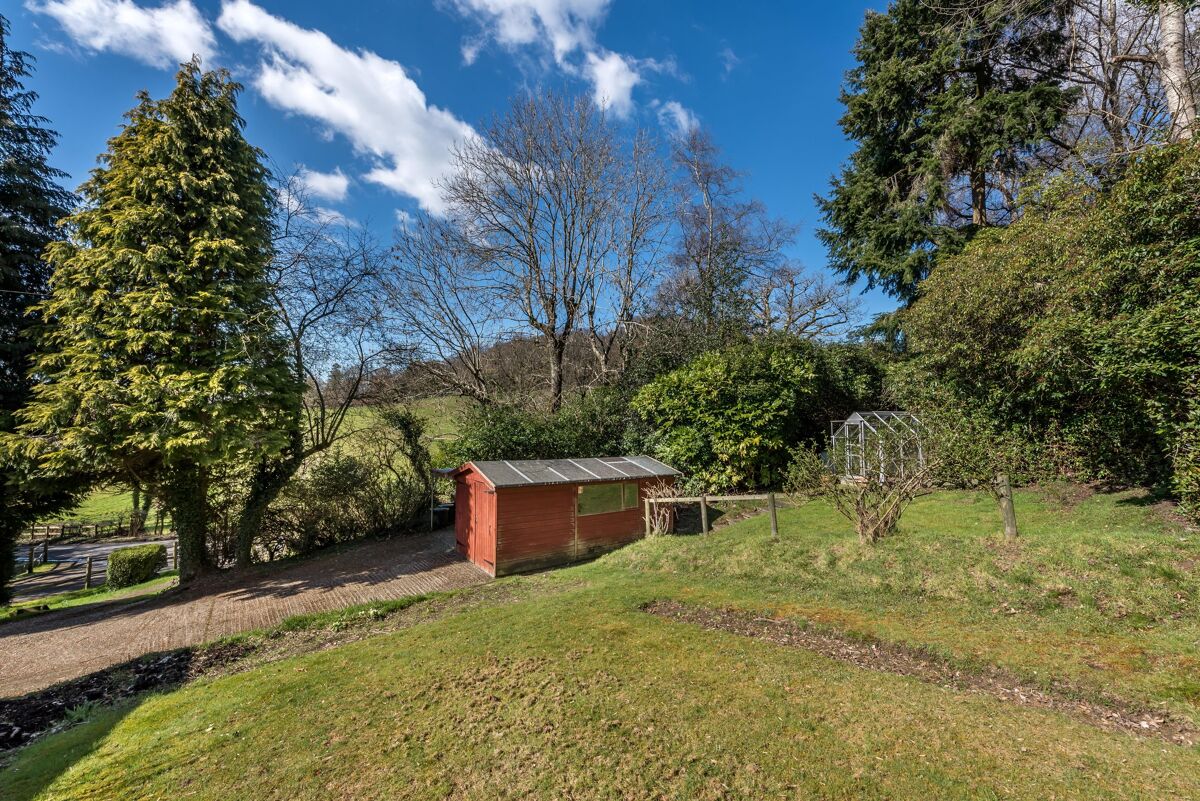 house for sale in Liphook, West Sussex, GU30 HSM012184697