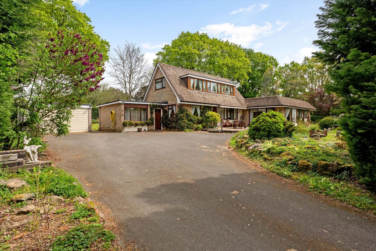 house for sale in Woodfold, Fernhurst, Haslemere, West Sussex, GU27