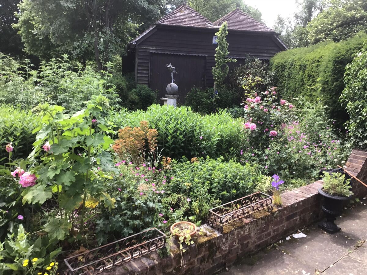 house for sale in Petworth Road, Chiddingfold, Godalming, Surrey, GU8 HSM012231353 Knight Frank