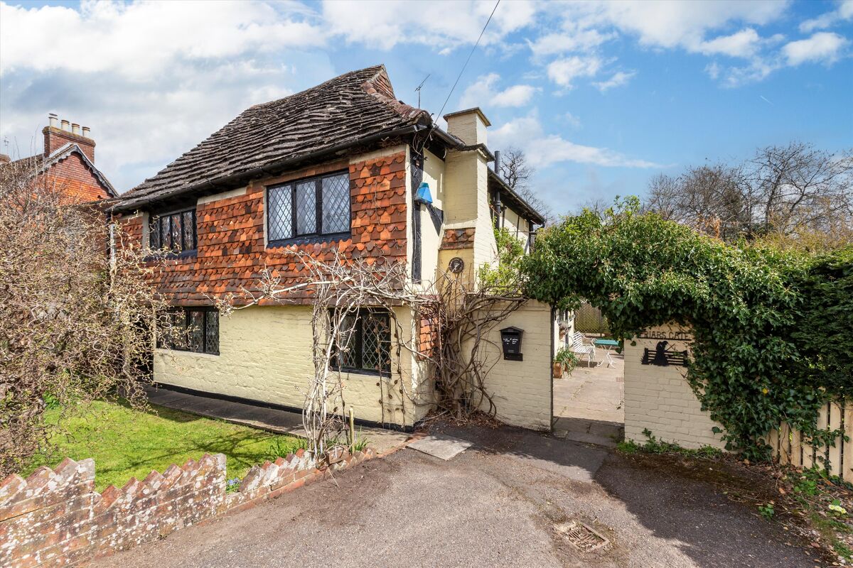 house for sale in Petworth Road, Chiddingfold, Godalming, Surrey, GU8 HSM012231353 Knight Frank