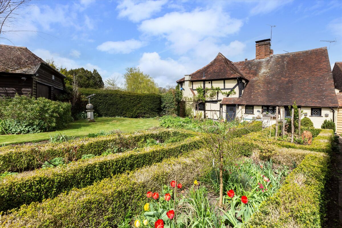 house for sale in Petworth Road, Chiddingfold, Godalming, Surrey, GU8 HSM012231353 Knight Frank