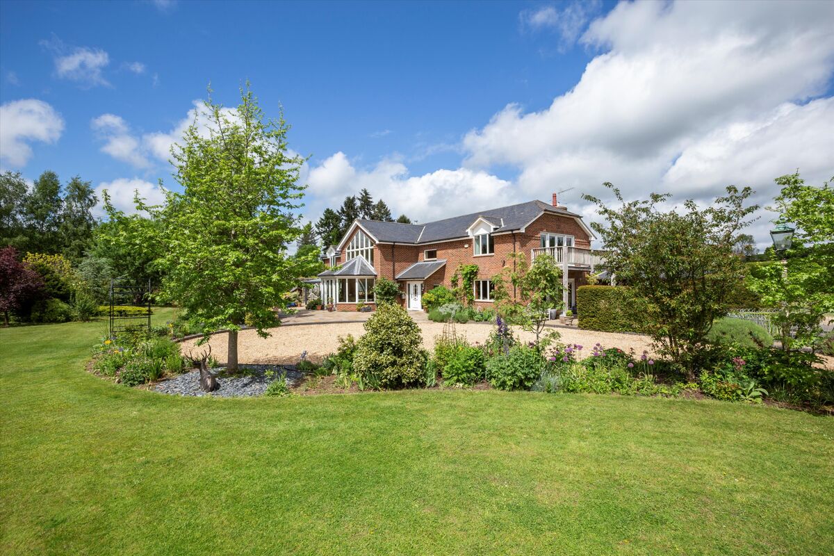 House For Sale In Passfield Road Passfield Liphook Hampshire Gu30 Hsm012245410 Knight Frank 9776