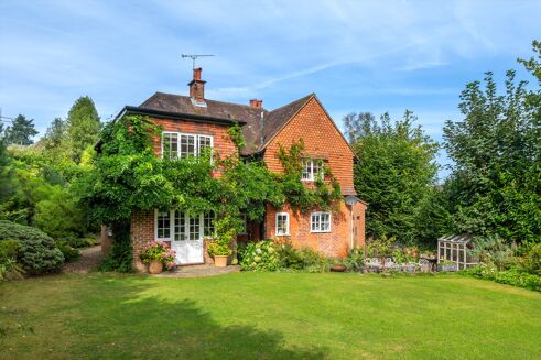 Picture of 4 bedroom house for sale.