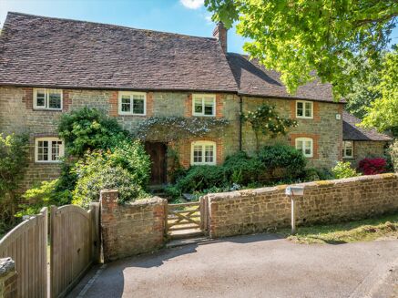 Picture of 3-6 bedroom house for sale.