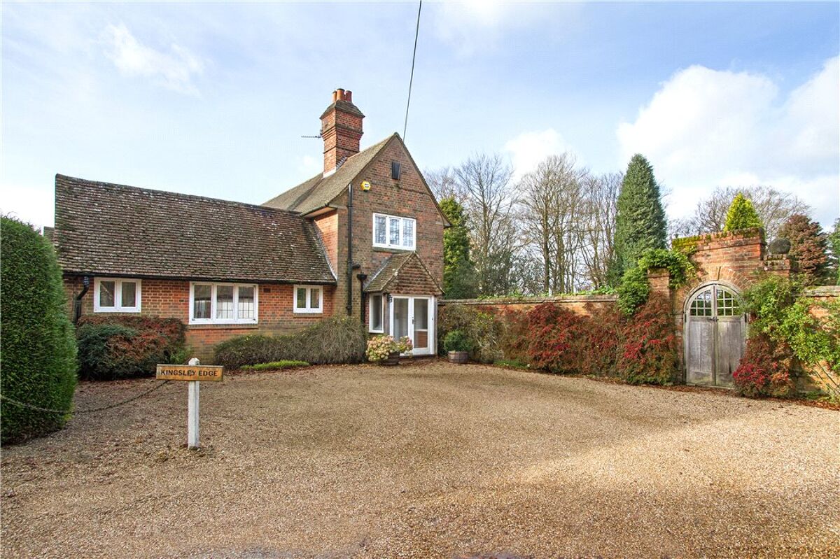 house for sale in Kingsley Edge, Square Drive, Haslemere, Surrey, GU27 HSM110015 Knight Frank
