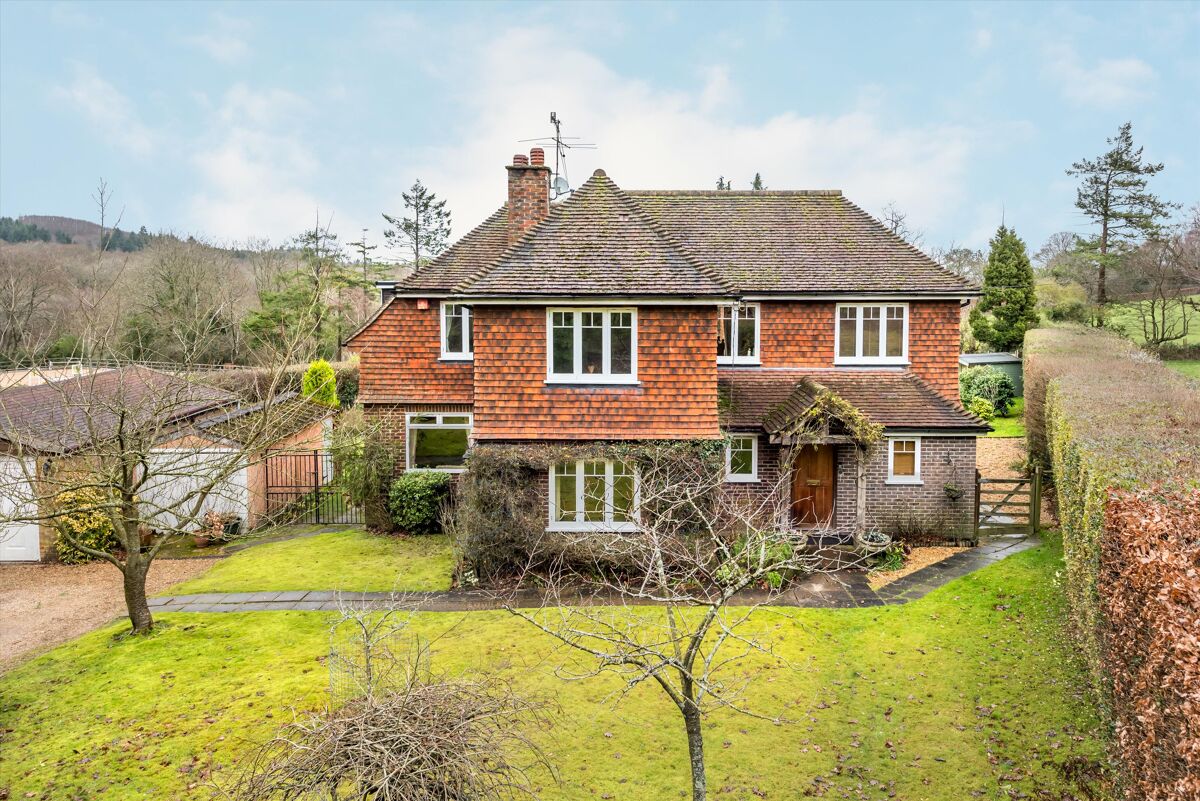 house for sale in Grayswood Road, Haslemere, Surrey, GU27 HSM110093