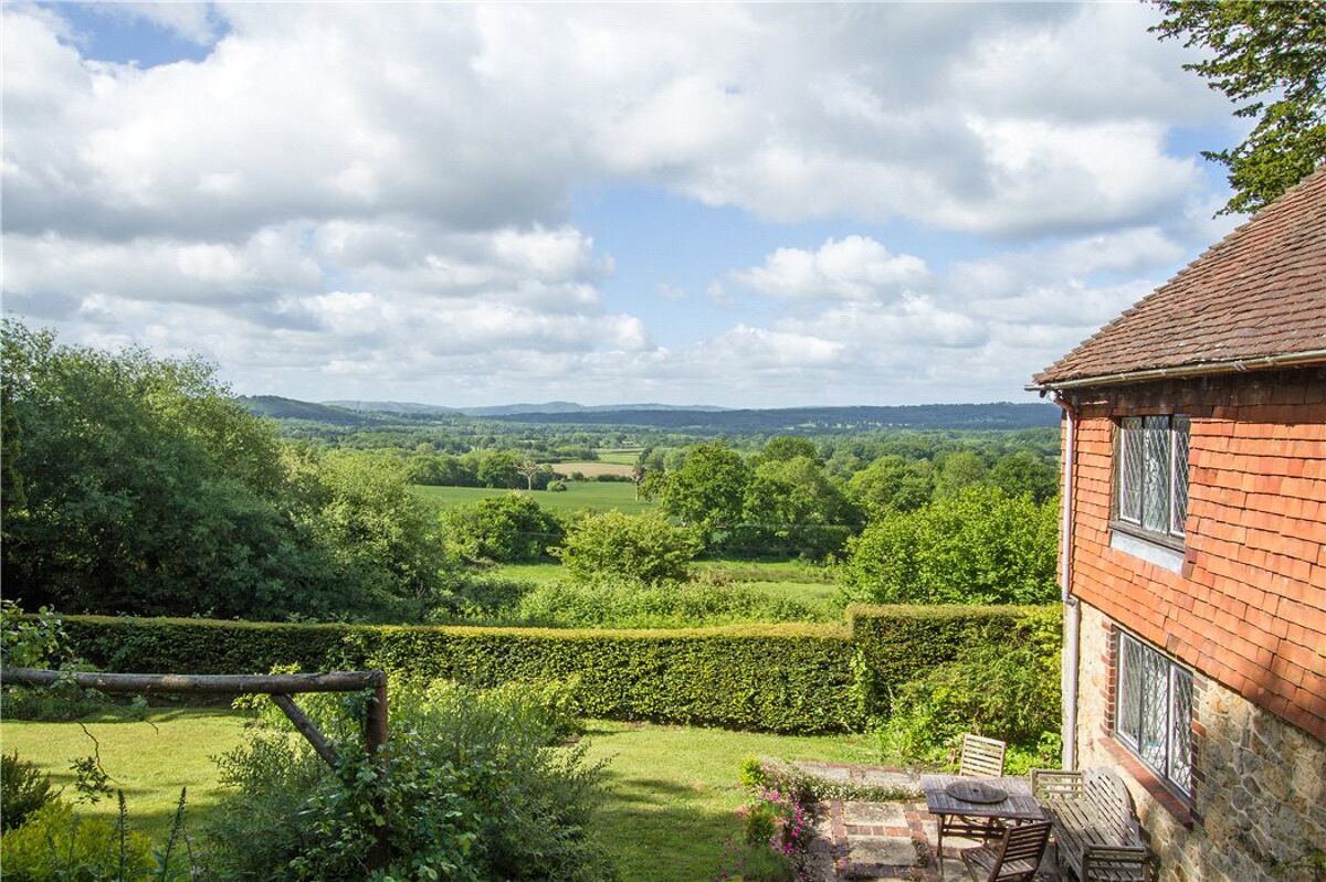 house for sale in Hirtwell, Liphook, Hampshire, GU30