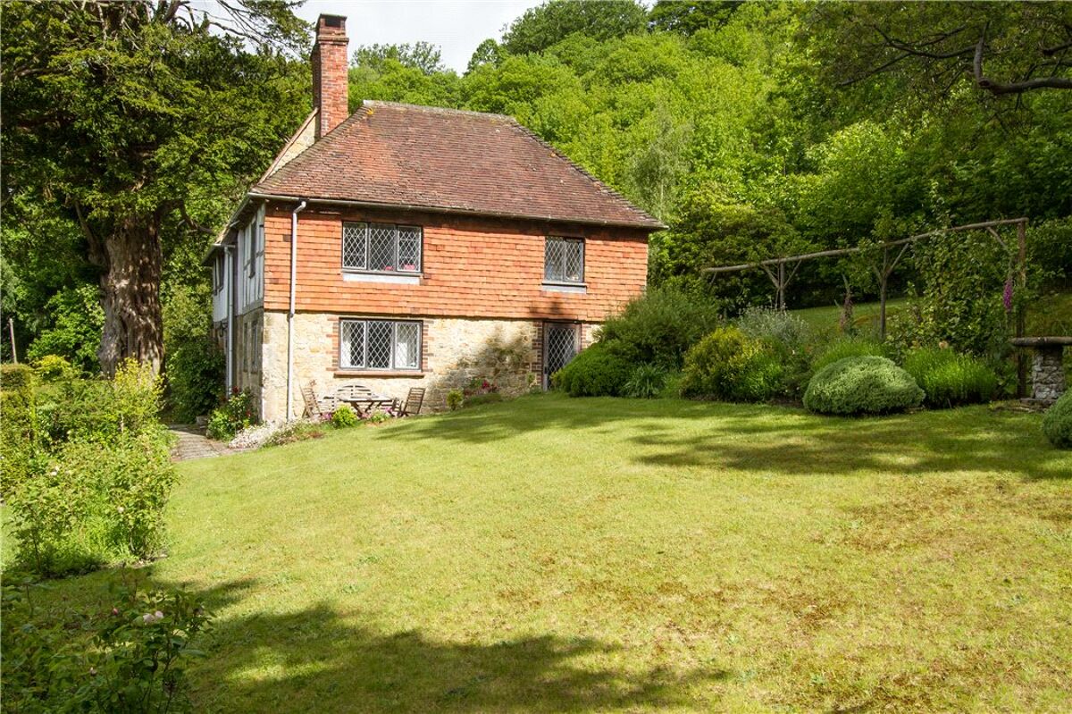 house for sale in Hirtwell, Liphook, Hampshire, GU30
