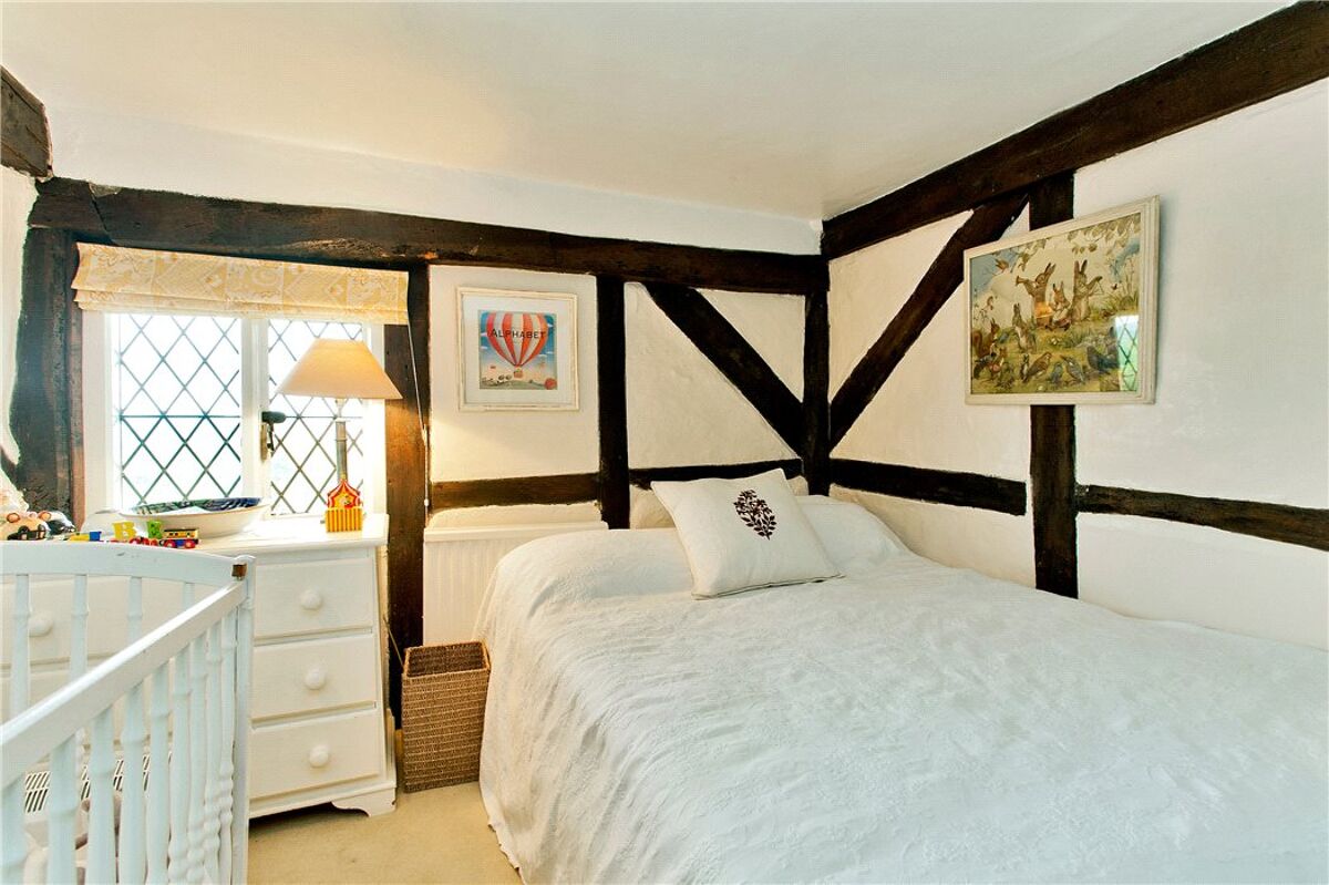 house for sale in Hirtwell, Liphook, Hampshire, GU30