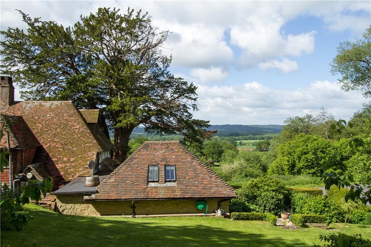 house for sale in Hirtwell, Liphook, Hampshire, GU30