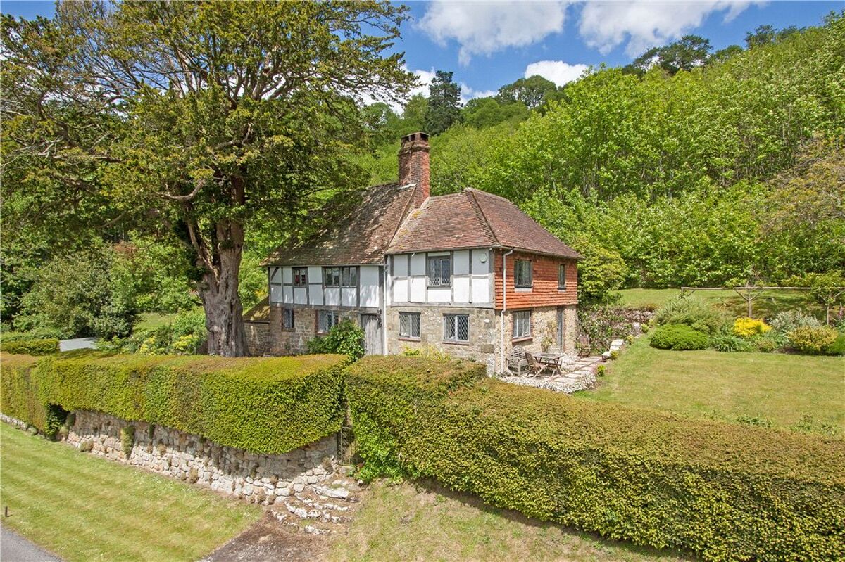 house for sale in Hirtwell, Liphook, Hampshire, GU30