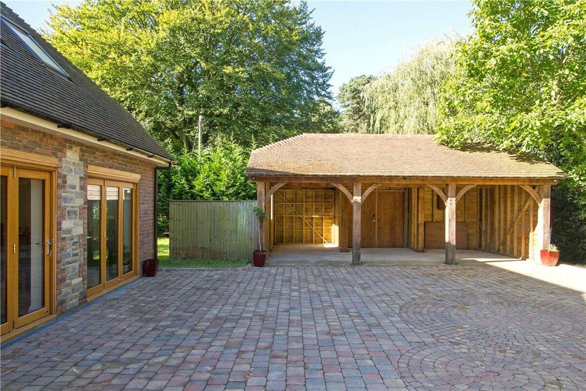 house for sale in Hewshott Lane, Liphook, Hampshire, GU30 HSM150238