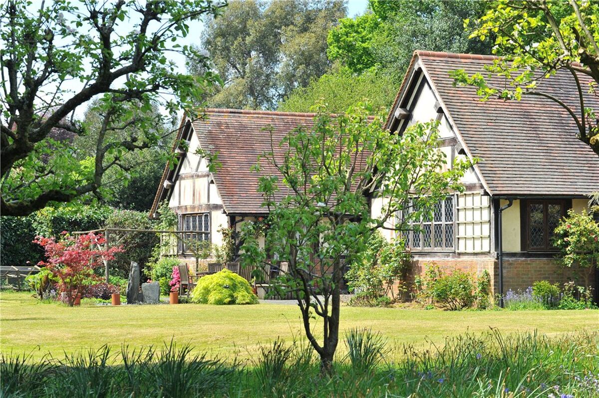 house for sale in Weydown Road, Haslemere, Surrey, GU27 HSM160081