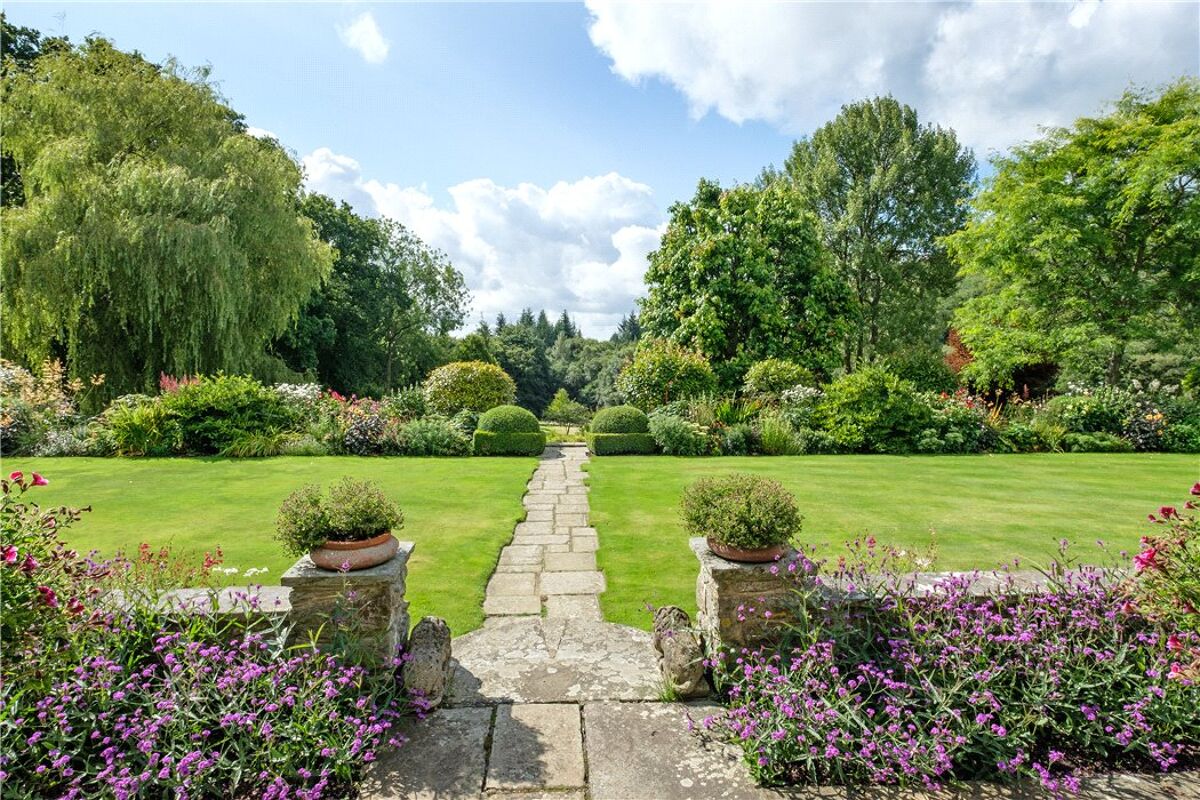 house for sale in Square Drive, Haslemere, Surrey, GU27 HSM170101