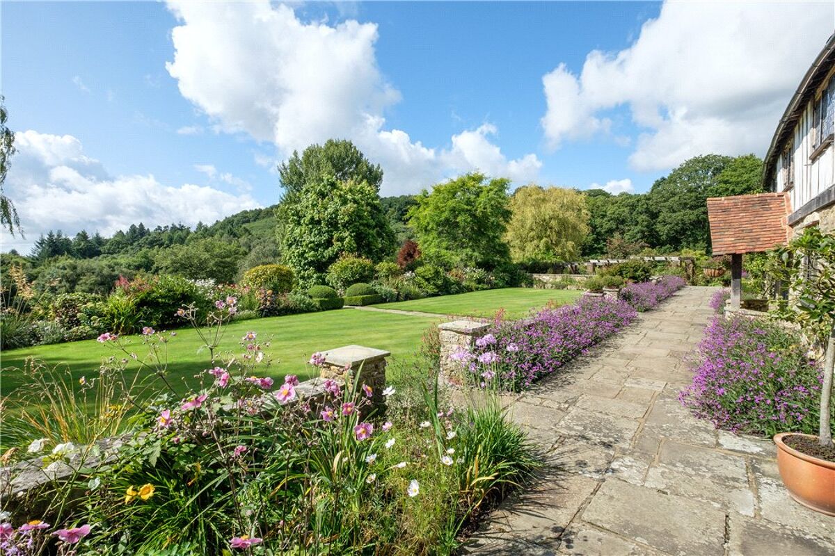 house for sale in Square Drive, Haslemere, Surrey, GU27 HSM170101