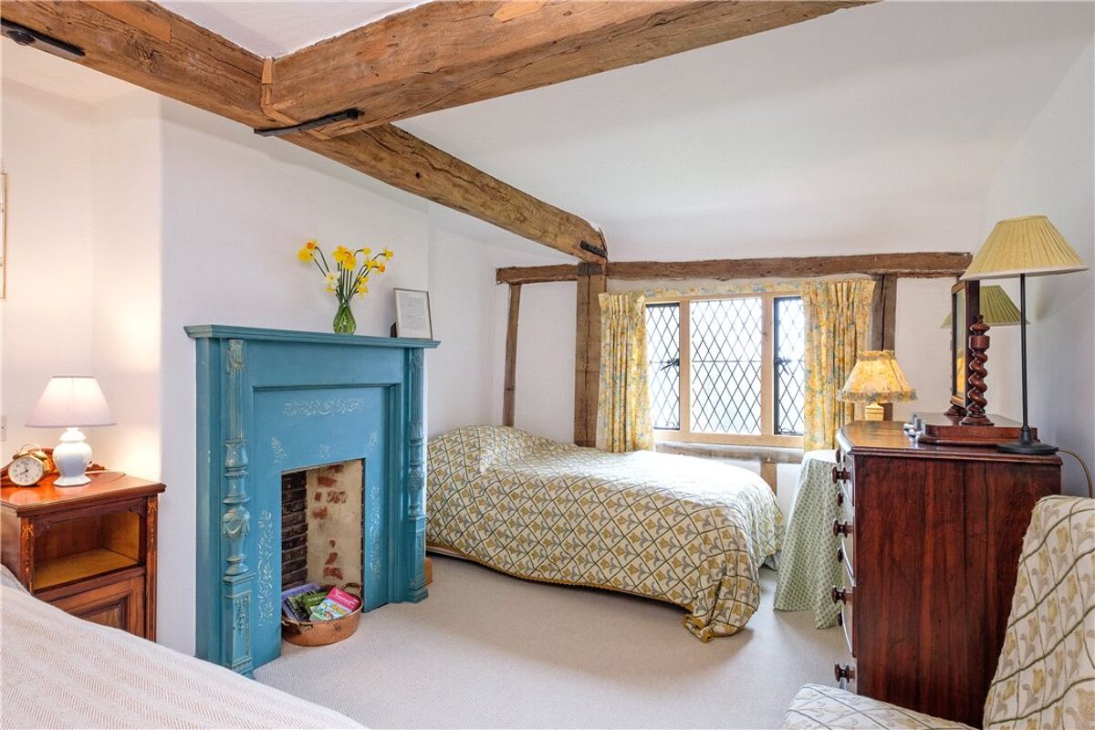 house for sale in Square Drive, Haslemere, Surrey, GU27 HSM170101