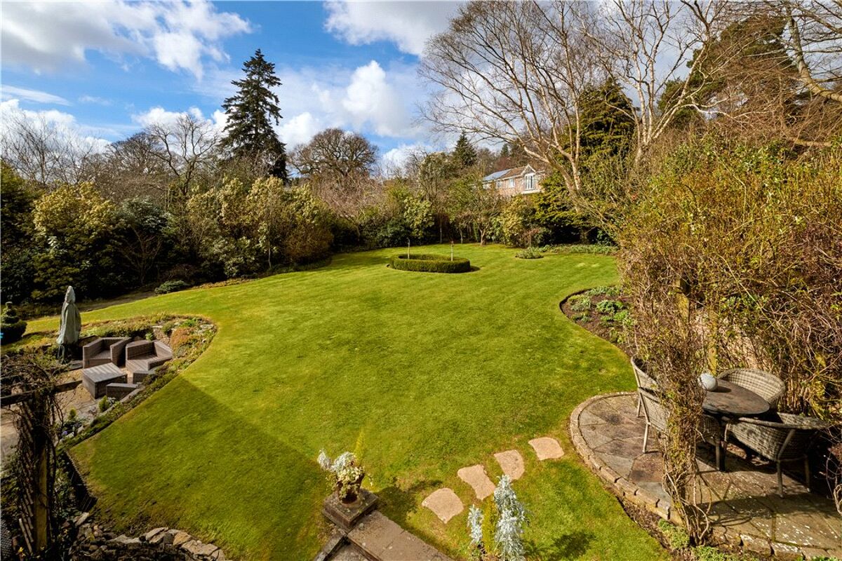 Onroerend goed te koop Stoatley Rise, Haslemere, Surrey, GU27