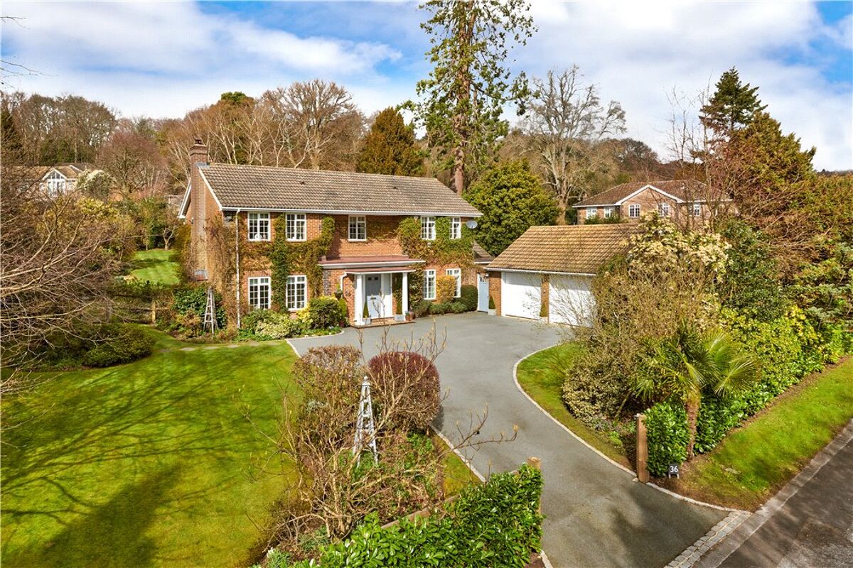 Onroerend goed te koop Stoatley Rise, Haslemere, Surrey, GU27