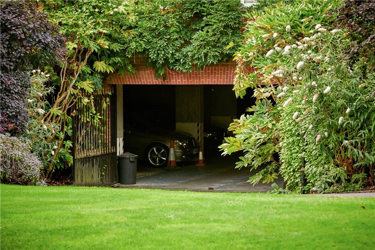 flat for sale in Shottermill Park, Hindhead Road, Haslemere, Surrey