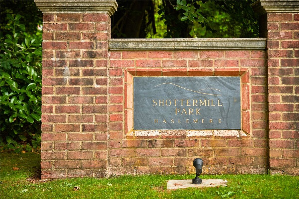 flat for sale in Shottermill Park, Hindhead Road, Haslemere, Surrey, GU27 HSM180153 Knight Frank
