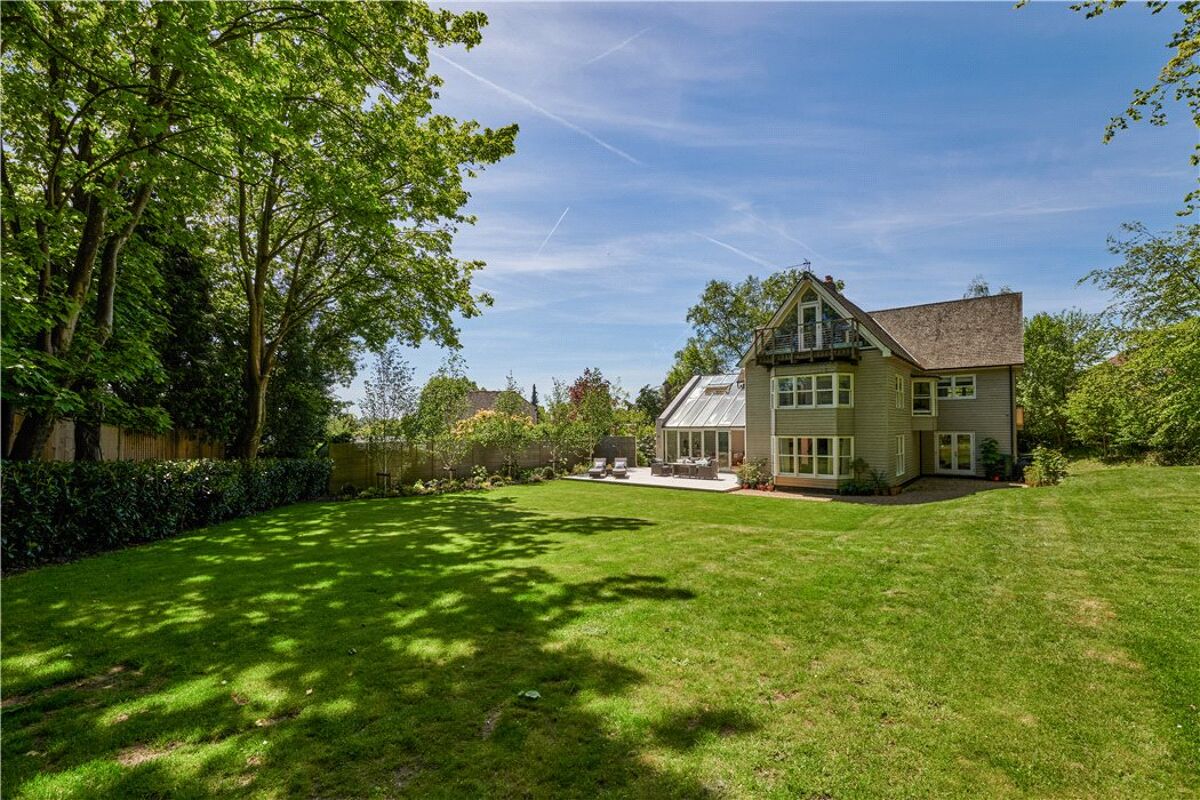 house for sale in Pine View Close, Haslemere, Surrey, GU27 HSM190065