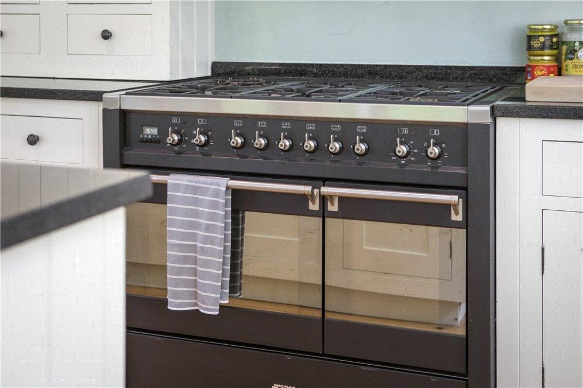 house for sale in Square Drive, Haslemere, West Sussex, GU27