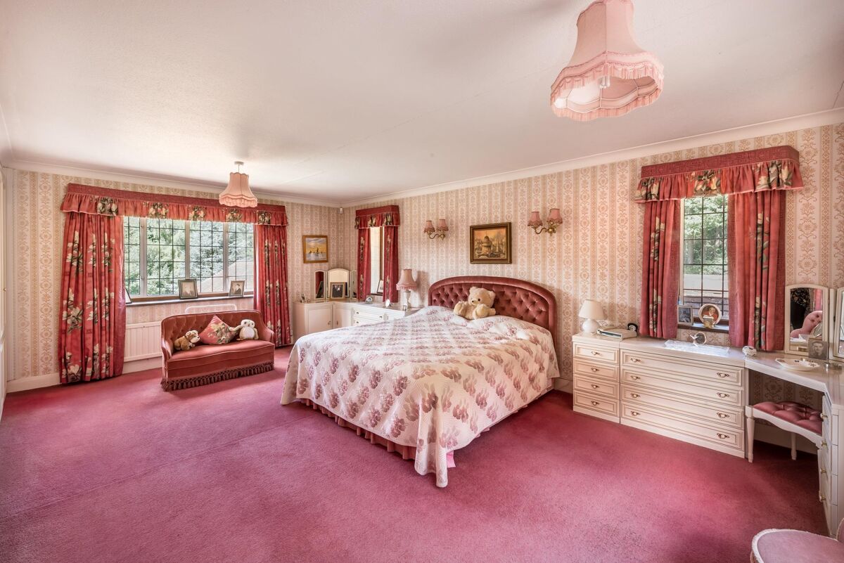 house for sale in Hammer Lane, Grayshott, Hindhead, Hampshire, GU26