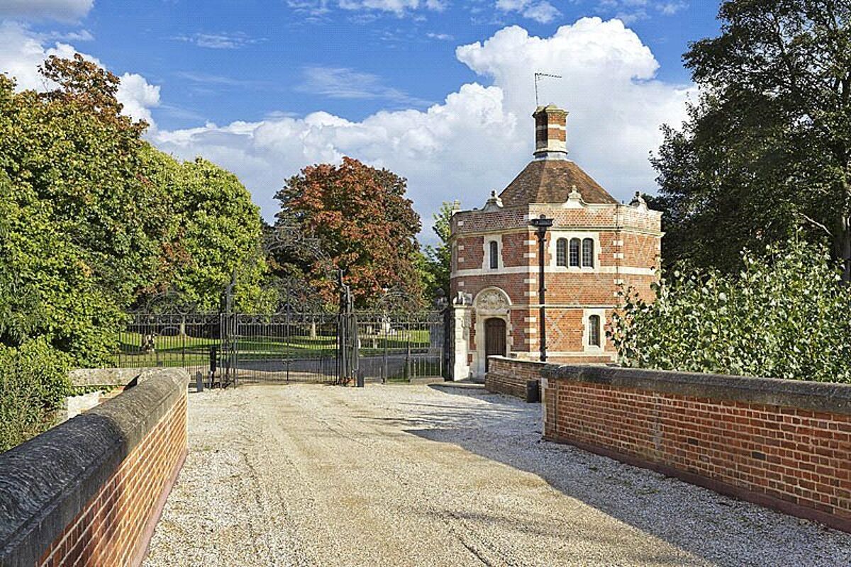 country house hotel for sale in North Mymms, Hatfield, Hertfordshire