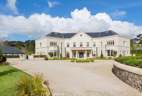 Picture of 6 bedroom house for sale.