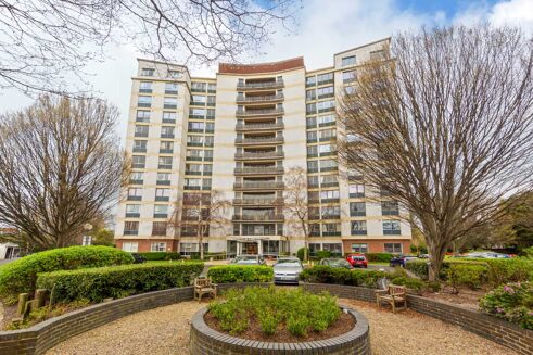 Picture of 4 bedroom apartment for sale.