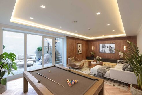 Picture of 4 bedroom townhouse for sale.