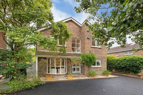 Picture of 5 bedroom house for sale.