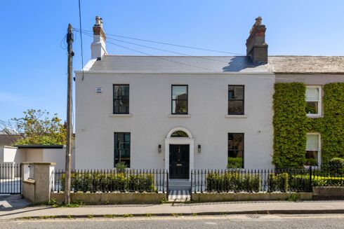 Picture of 5 bedroom house for sale.