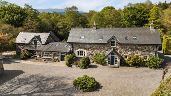 Picture of 6 bedroom house for sale.