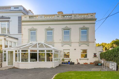 Picture of 6 bedroom house for sale.