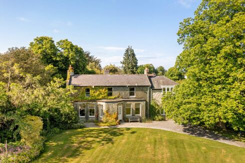 Picture of 5 bedroom house for sale.