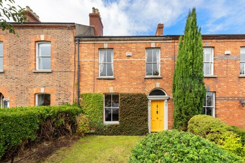 Picture of 4 bedroom house for sale.