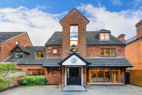 Picture of 5 bedroom house for sale.