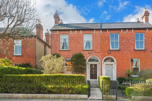 Picture of 5 bedroom house for sale.