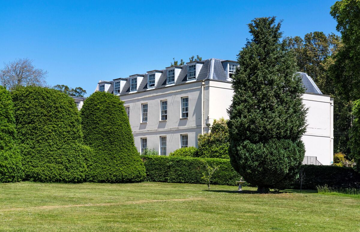 An attractive full service manor house located in West Sussex