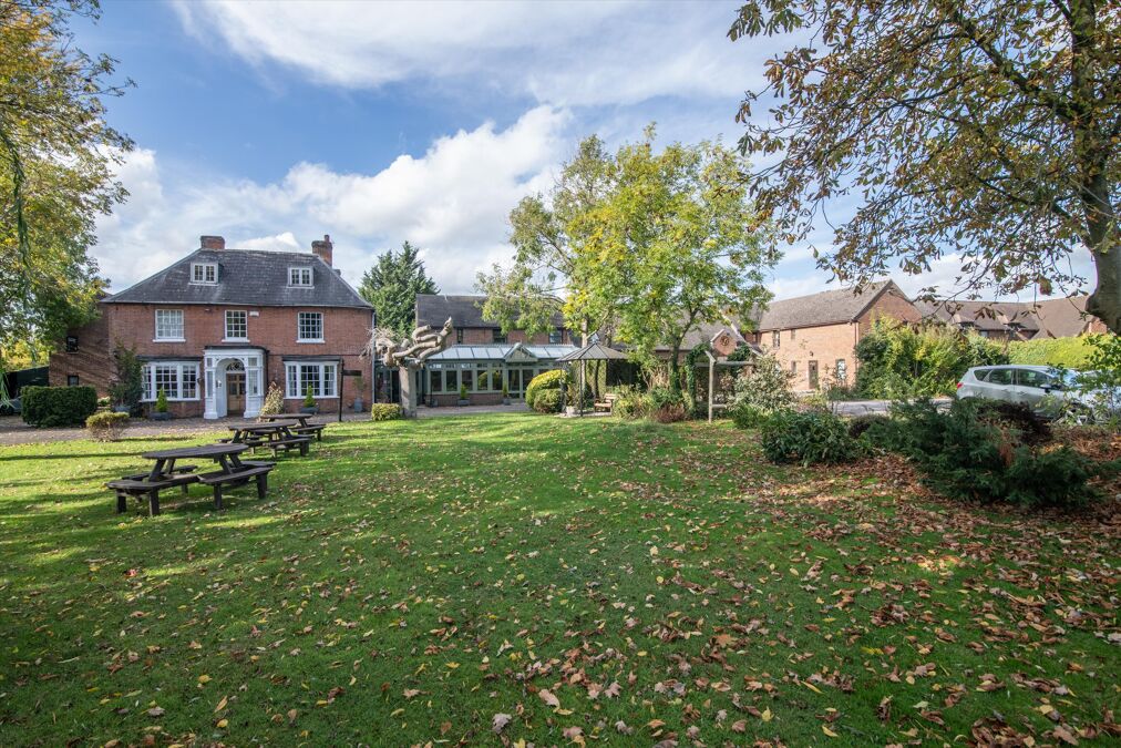 Image of Marsh Farm Hotel, Royal Wootton Bassett, Wiltshire, SN4