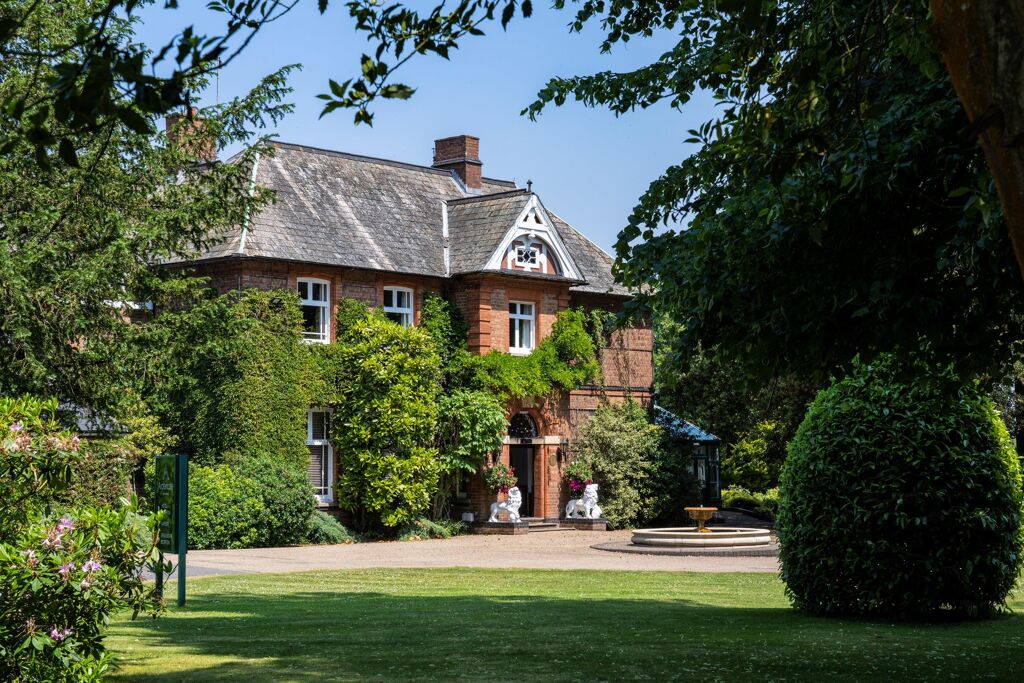 Image of Ardencote Manor Hotel, The Cumsey, Claverdon, Warwick, Warwickshire CV35 8LT