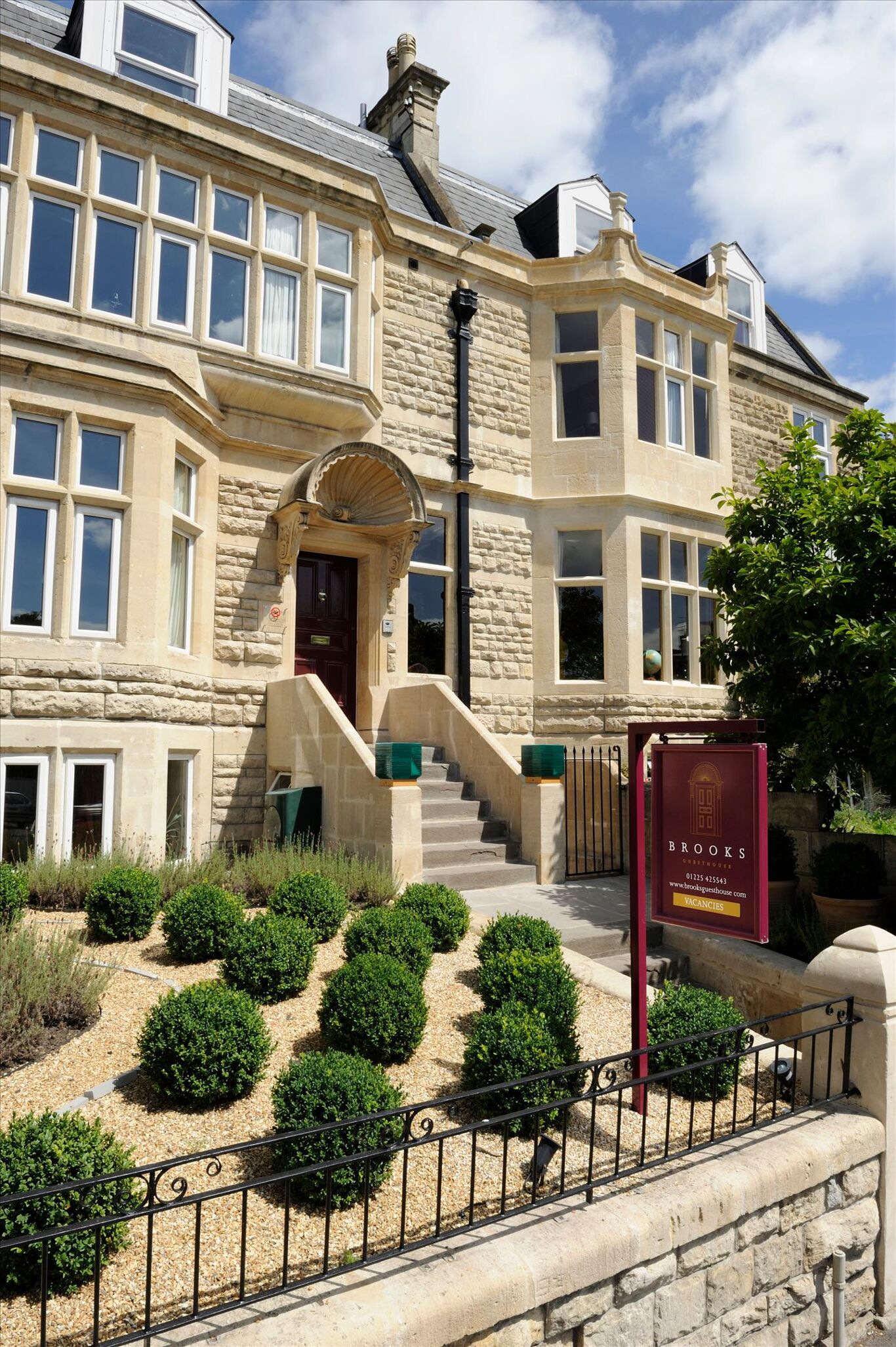 Image of Brooks Guesthouse, 1 Crescent Gardens, Bath, Somerset, BA1 2NA